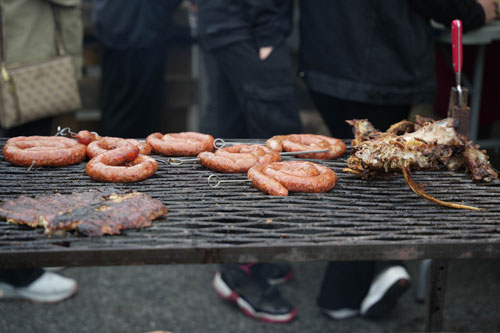 Människor och bbq från BBQ festivalen 2023