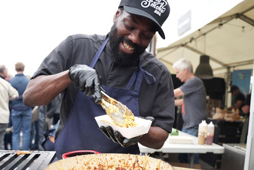 Människor och bbq från BBQ festivalen 2023