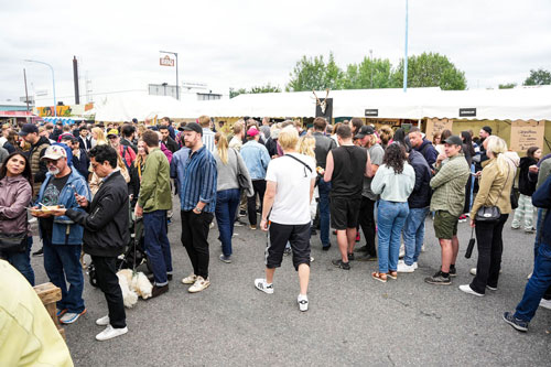 Människor och bbq från BBQ festivalen 2023