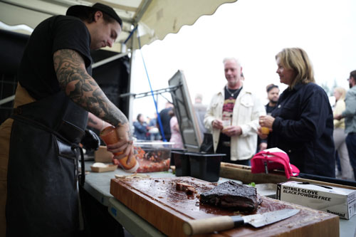 Människor och bbq från BBQ festivalen 2023